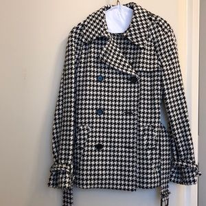 Club Monaco/ Size S/ Houndstooth Trench